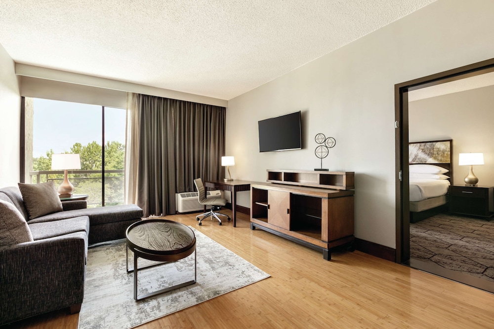 Junior Suite, 1 King Bed, Ground Floor (2 Room) - Photo 3
