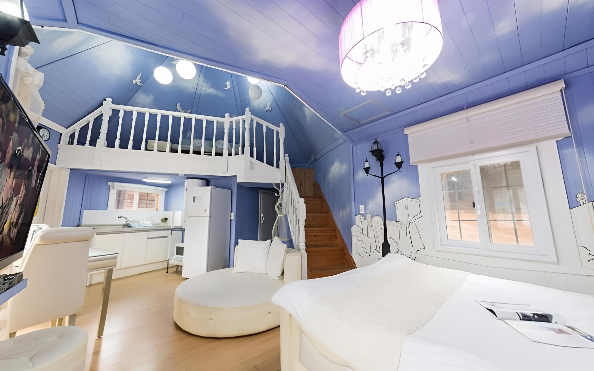 Room (Charmane (glow Unshared House duplex)) photo 2