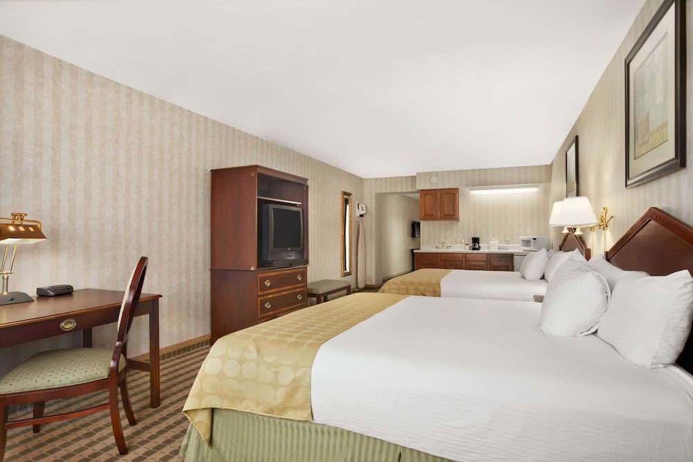 Standard Room, Multiple Beds, Non Smoking (Oversized) - Photo 1