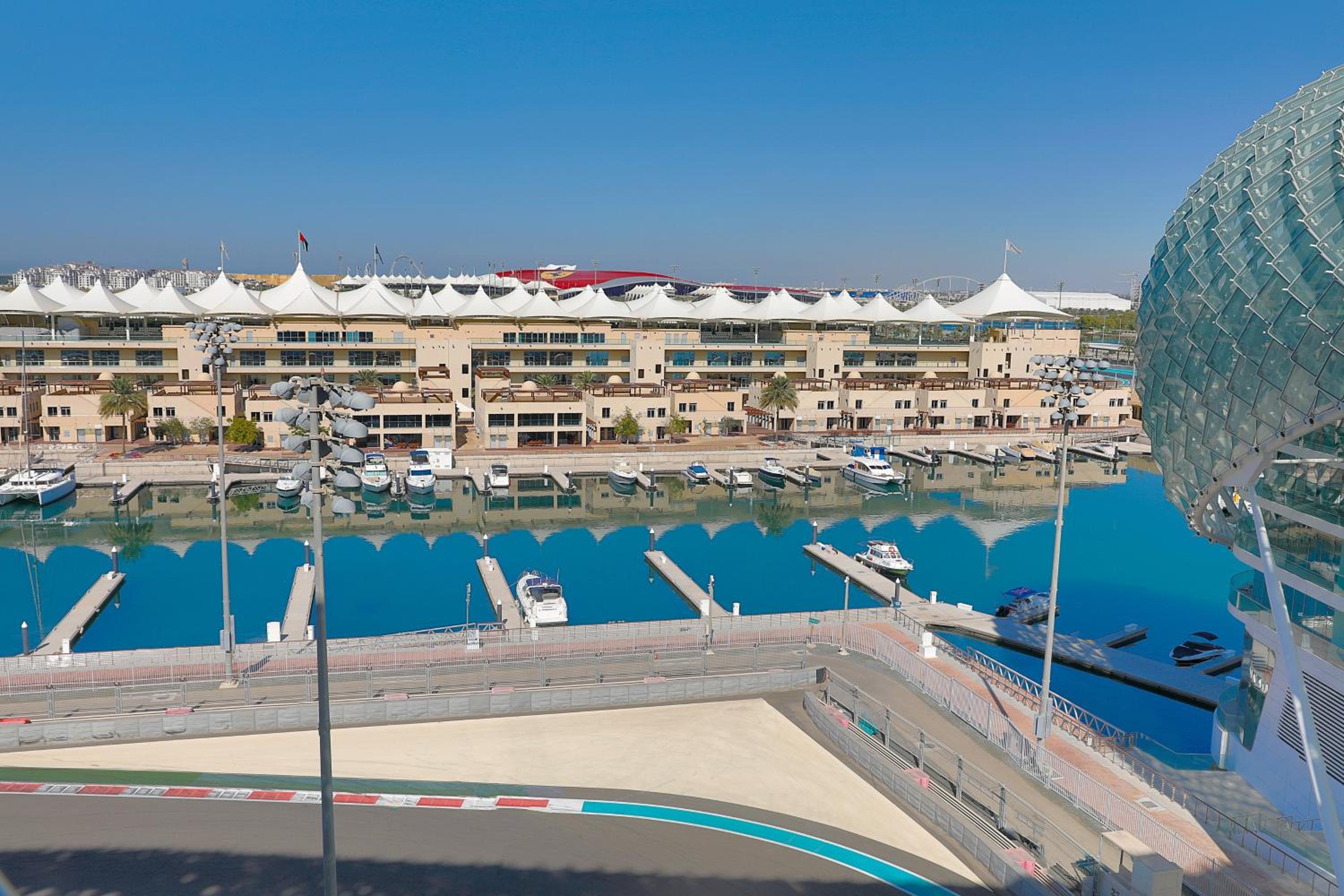 Fabulous, 1 Bedroom Suite, 1 King, Corner Room, Balcony with Complimentary Yas Beach Access  photo 3