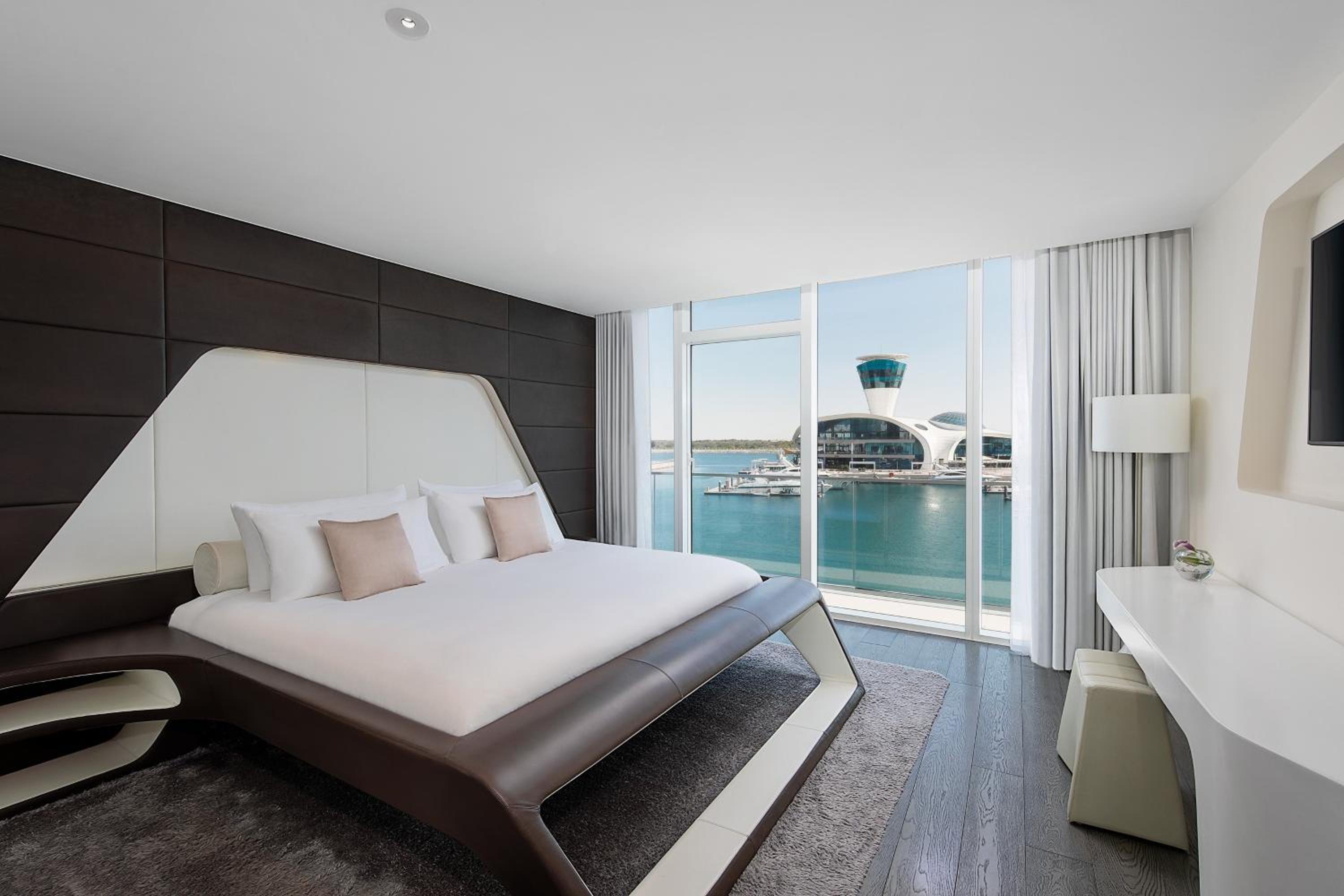 WOW, 1 Bedroom Suite, 1 King, Corner room, Balcony with Complimentary Yas Beach Access photo 2