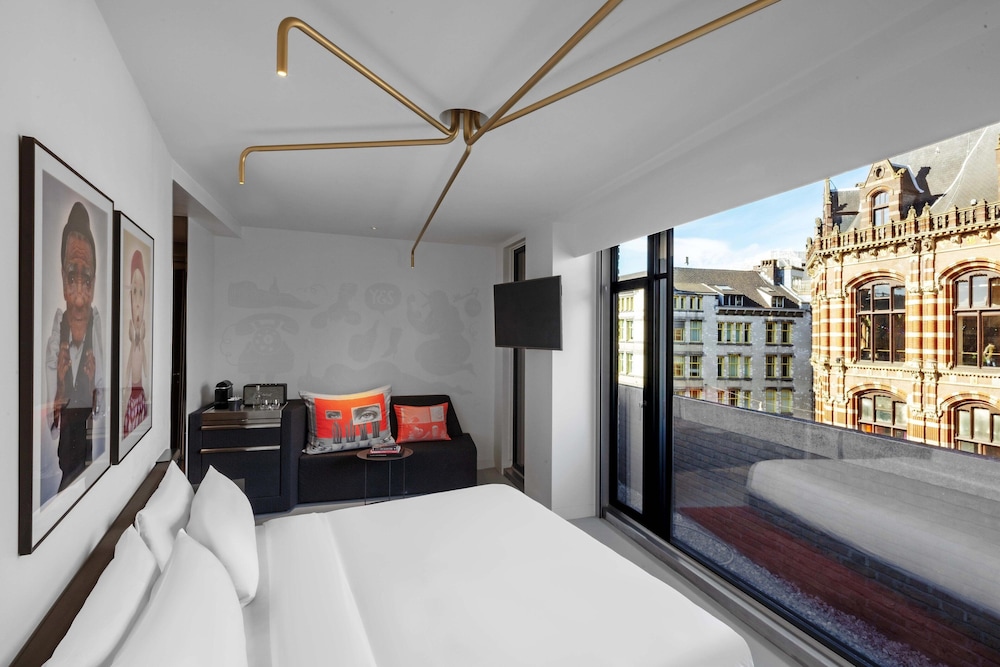 Deluxe Room, 1 King Bed photo 3