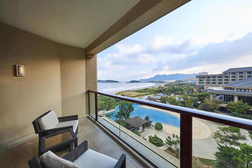 Room, 2 Twin Beds, Balcony, Partial Ocean View photo 2