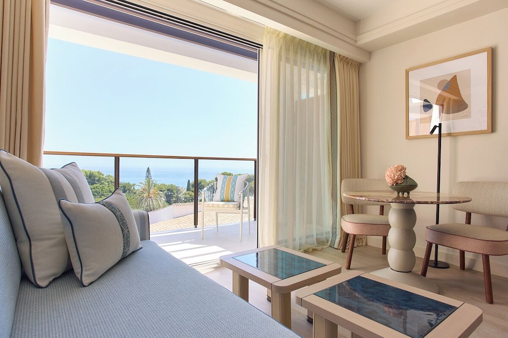 Junior Suite, Sea View (2 Adults + 1 Child)