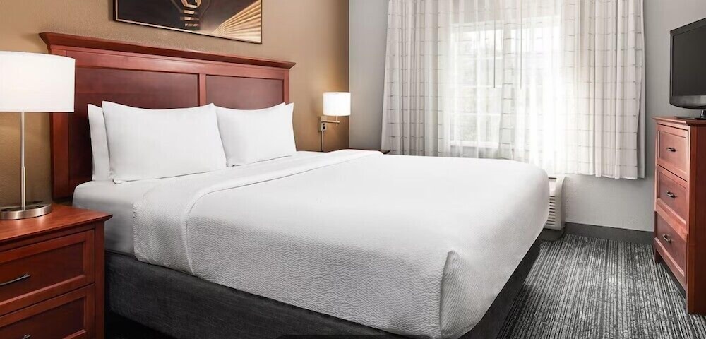 Suite, 2 Bedrooms (Mobility/Hearing Accessible, Tub) photo 3
