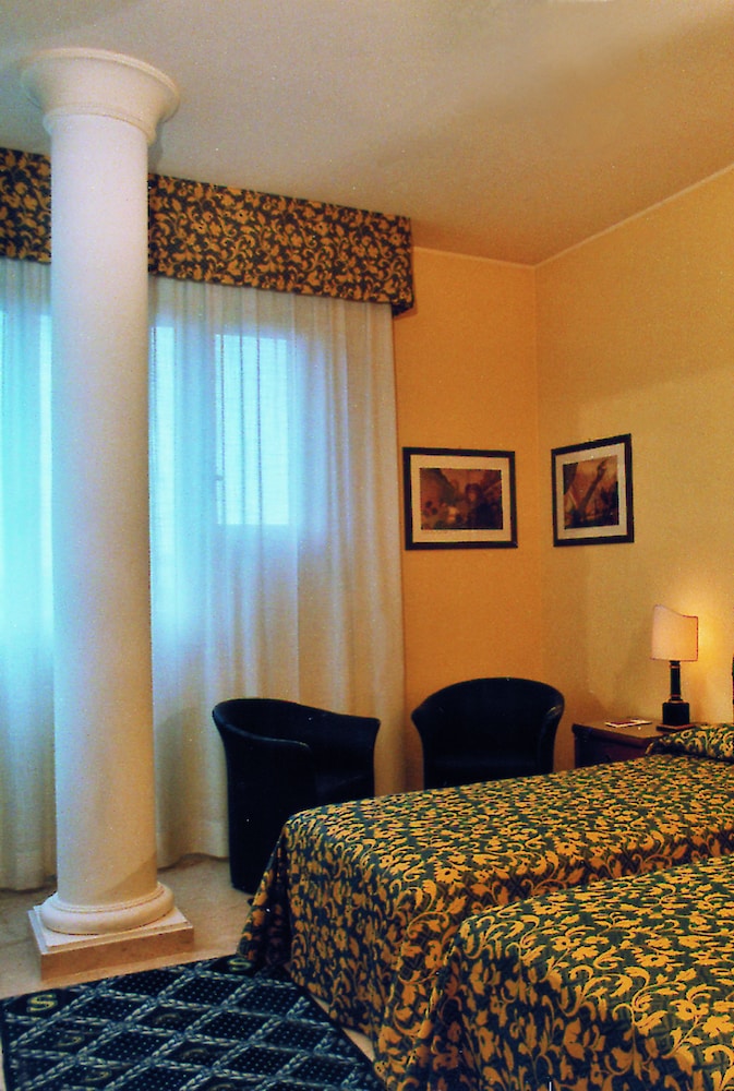 Double Room Single Use - Photo 2