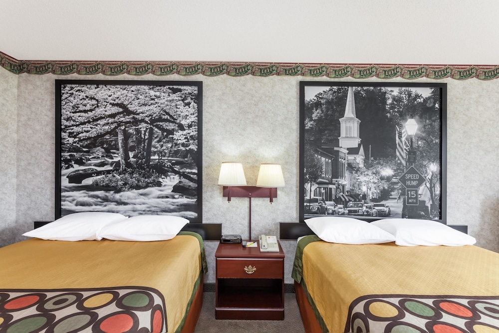 Room, 2 Queen Beds, Non Smoking - Photo 5