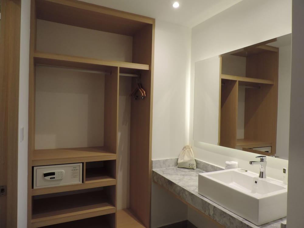 Standard Double Room, 2 Queen Beds - Photo 6