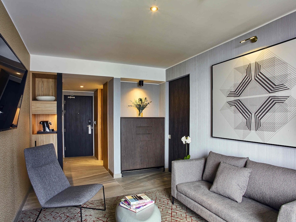 Executive Suite, 1 King Bed, Club Lounge Access - Photo 8