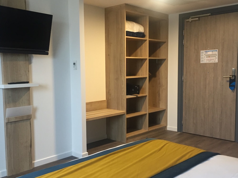 Standard Triple Room, Non Smoking - Photo 2