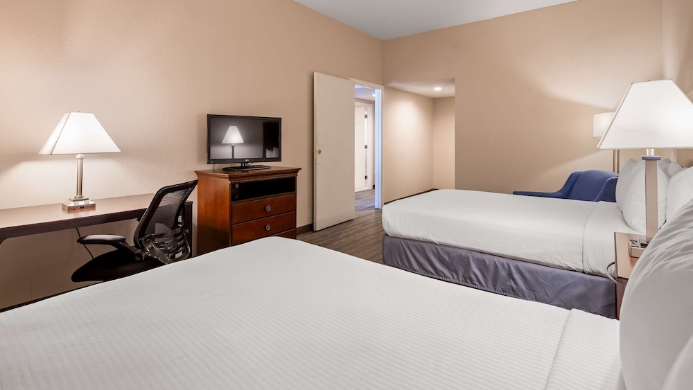 Room, Multiple Beds, Non Smoking, Refrigerator - Photo 3