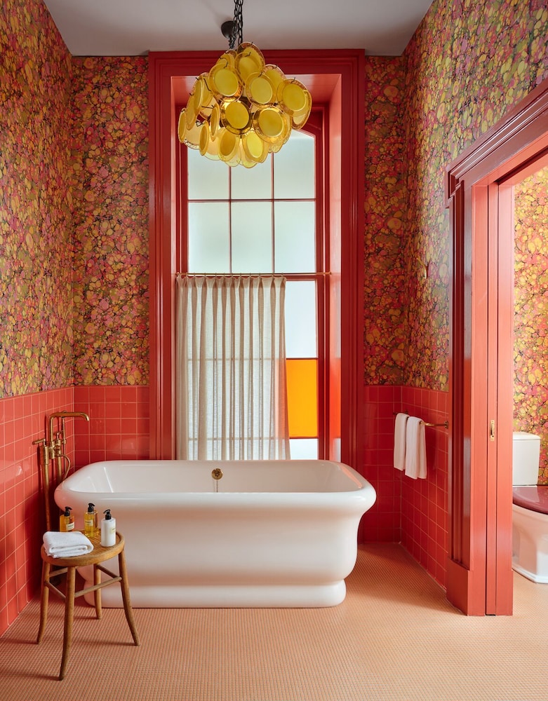 Superior Suite, Accessible photo 2