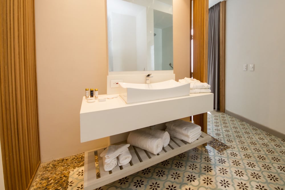 Suite - Photo 5