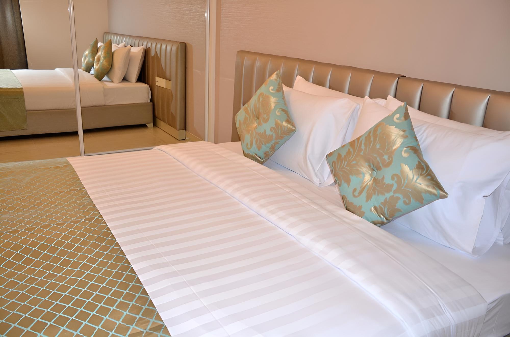 Luxury Three Bedroom photo 3