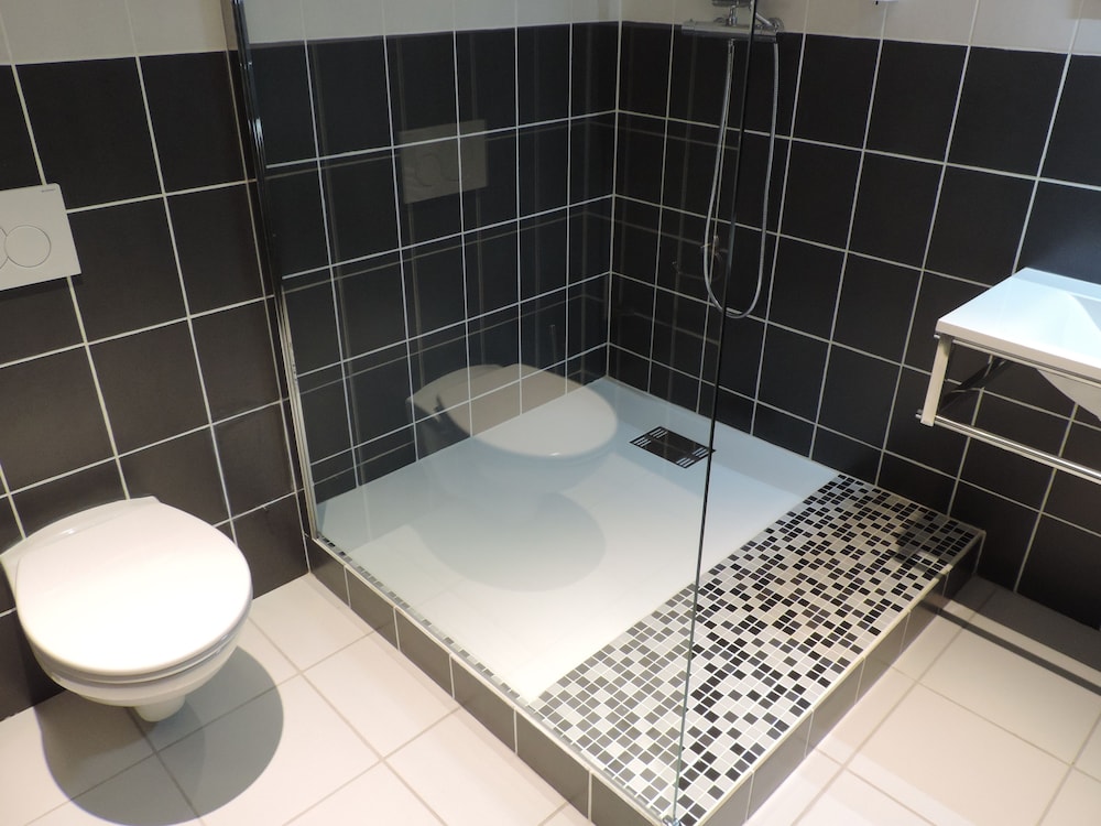 Superior Triple Room, 2 Bedrooms, Private Bathroom, Partial Lake View photo 3