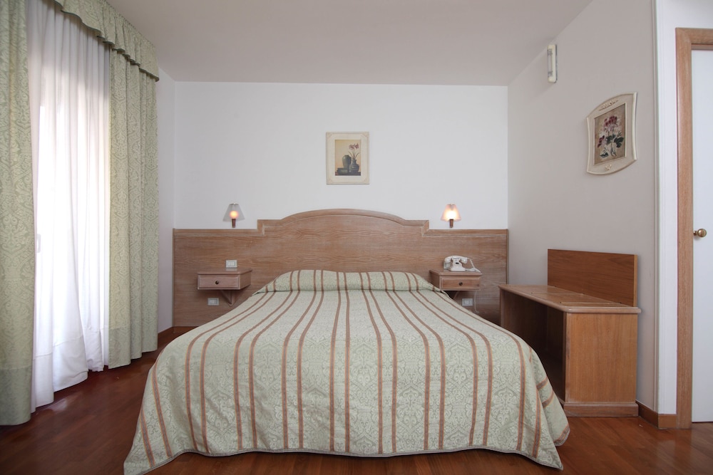 Double or Twin Room photo 2