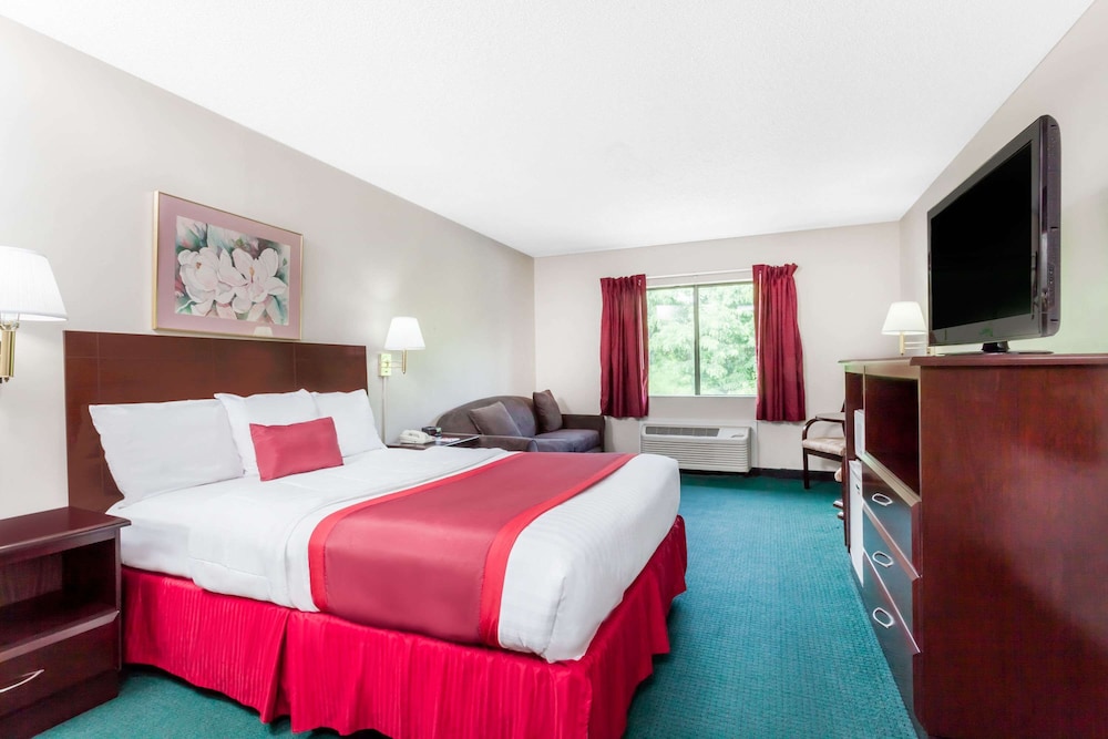 Standard Room, 1 Queen Bed - Photo 1