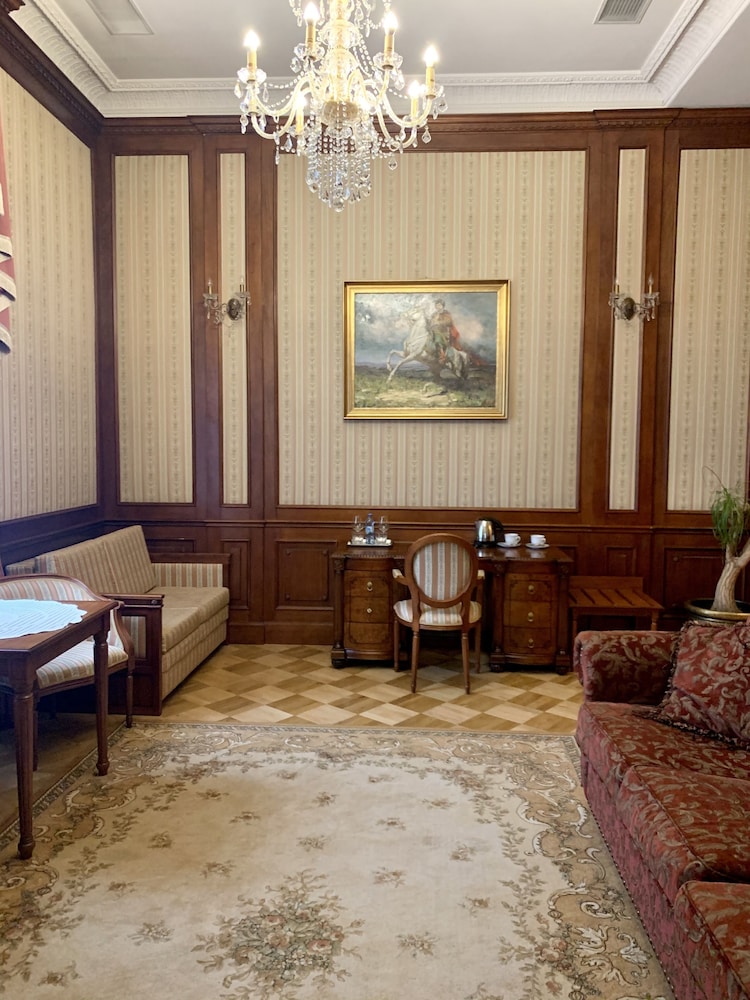 Comfort Suite, 1 King Bed photo 3