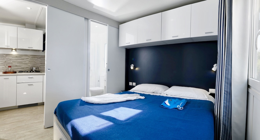Deluxe Mobile Home, 3 Bedrooms photo 1