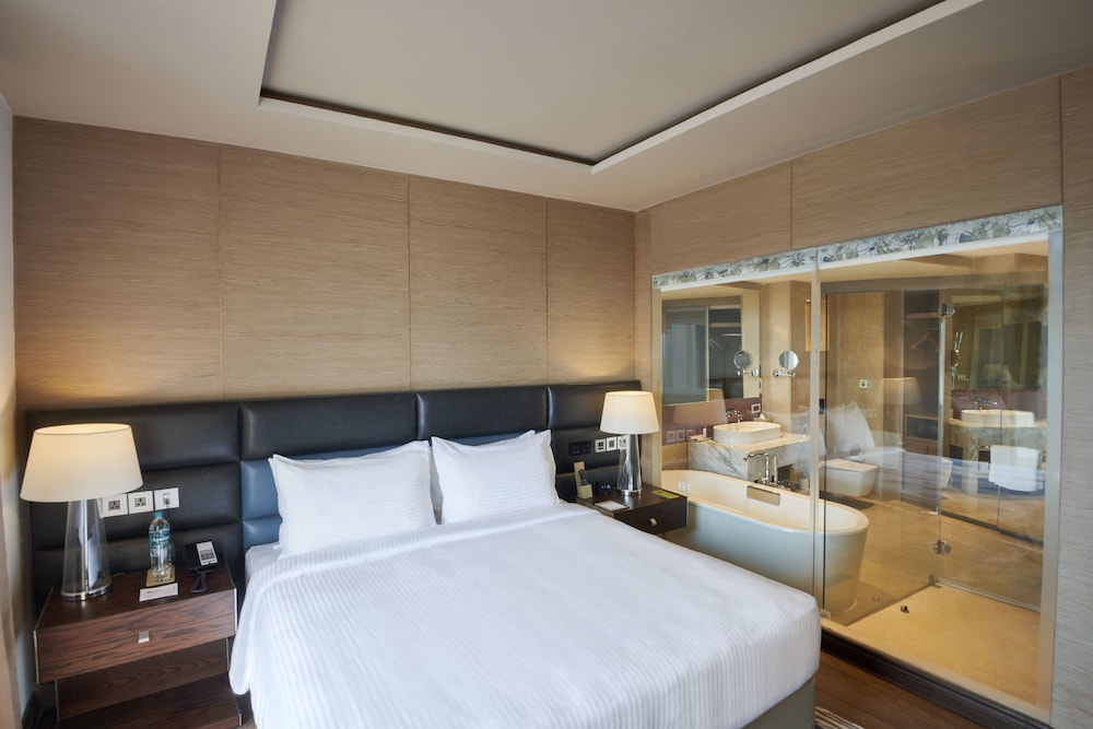 Junior Suite, 1 Bedroom, Non Smoking photo 2