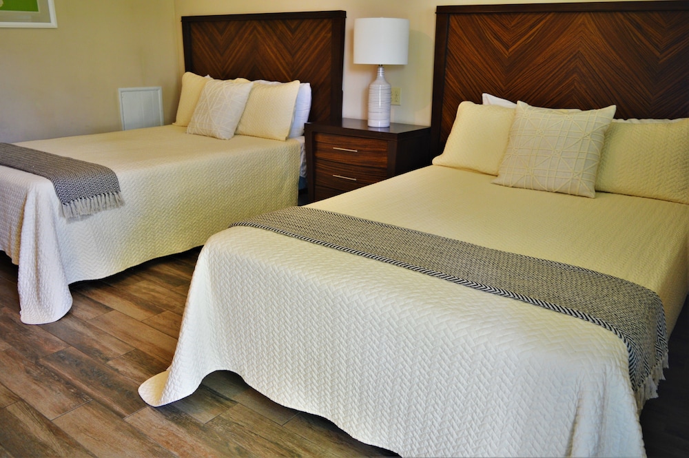 Standard Room, 2 Double Beds photo 3