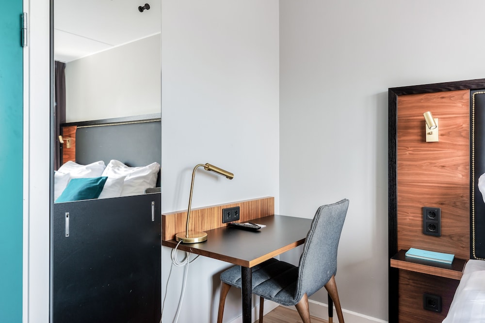 Standard Room, 2 Twin Beds thumbnail 5