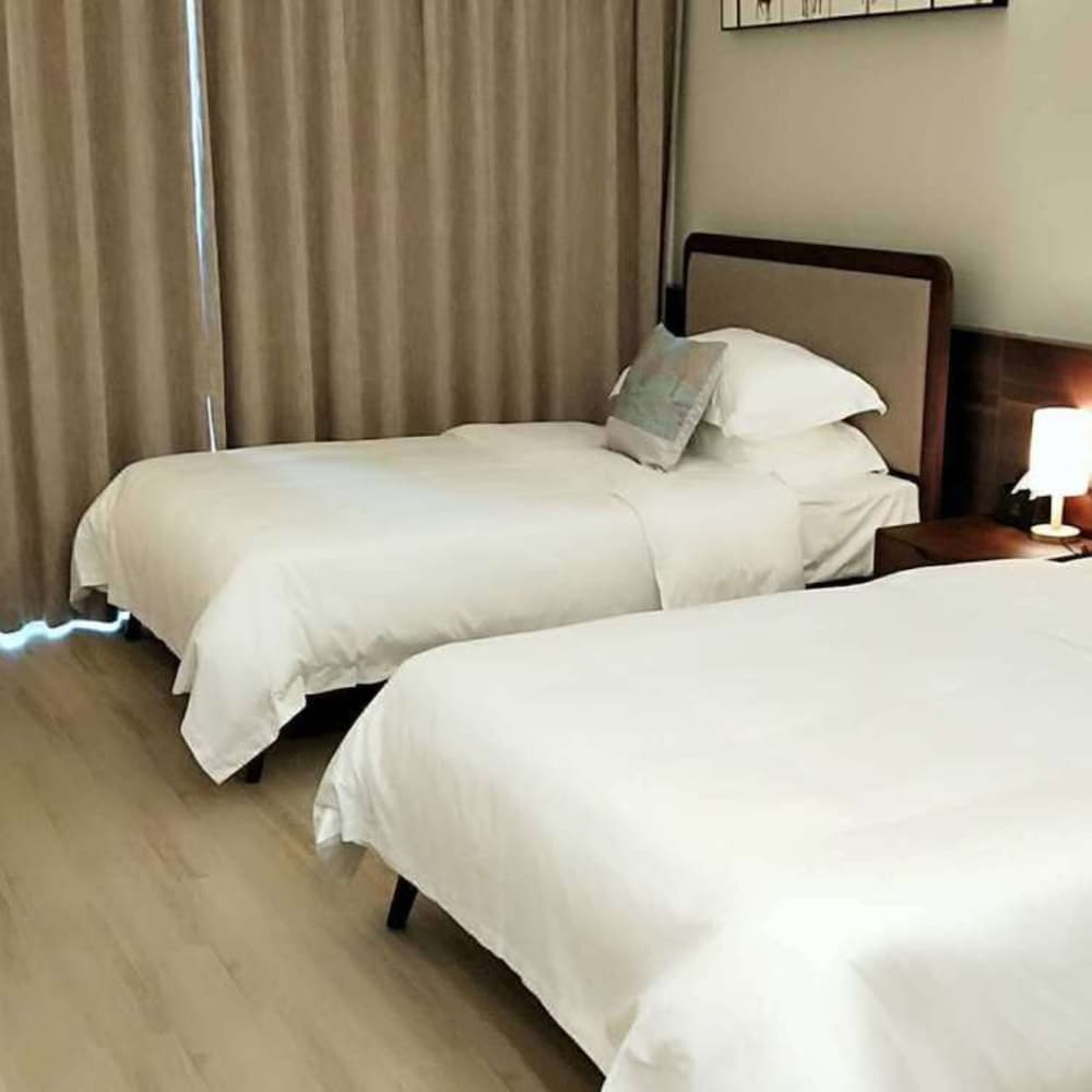Deluxe Suite with City View