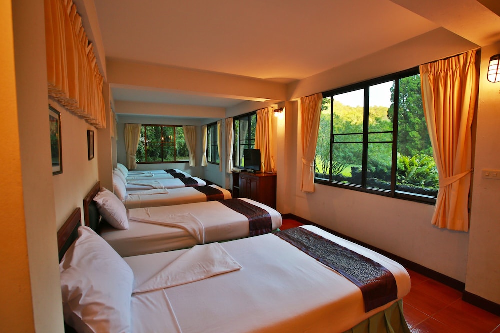 Studio Suite (12 Pax)