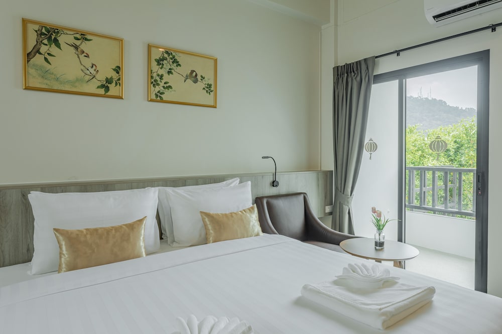 Superior Room, 1 King Bed, Ground Floor
