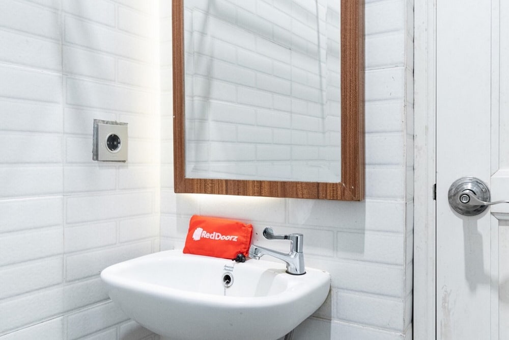 Premium Room (RedDoorz) - Photo 6