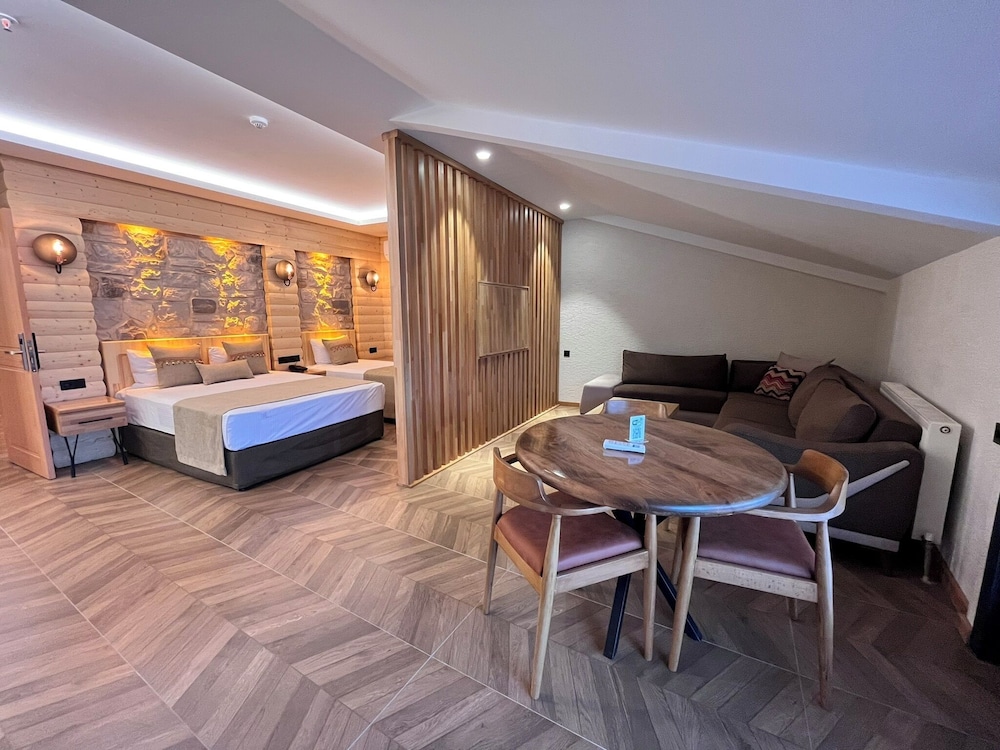 Deluxe Suite photo 1