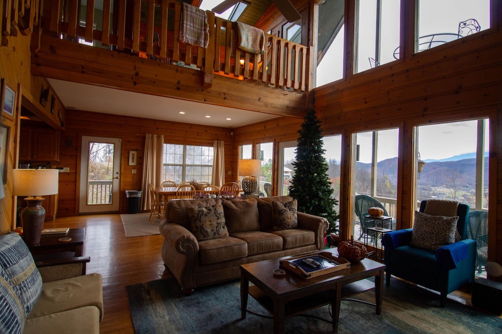 Comfort Cabin, 4 Bedrooms, Balcony, Mountain View