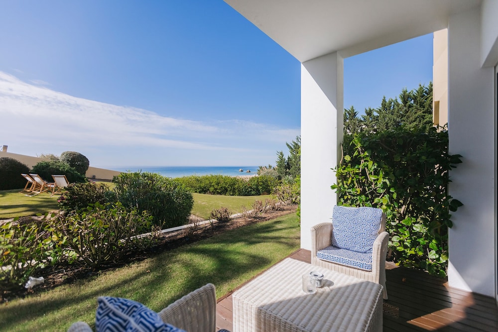 Deluxe Room, Balcony, Sea View - Photo 16