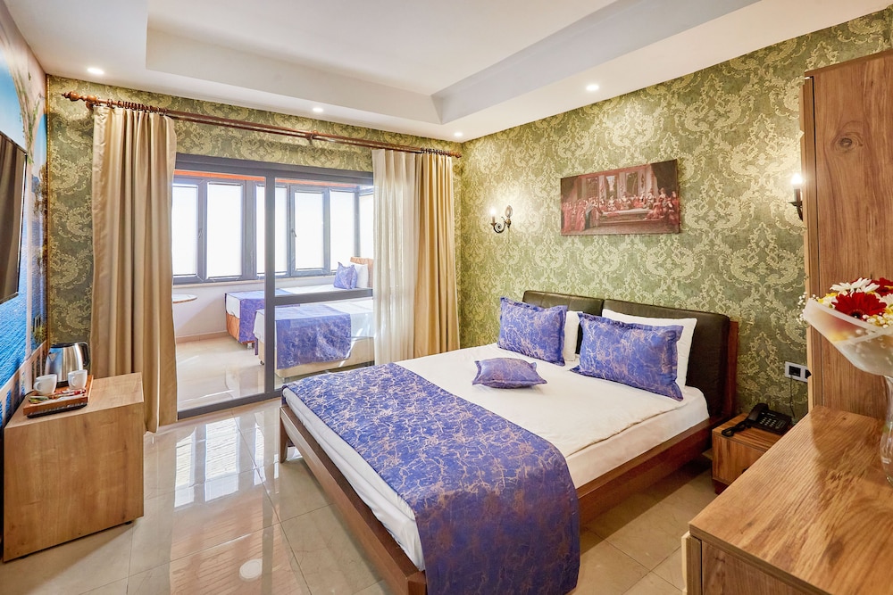 Superior Quadruple Room photo 1