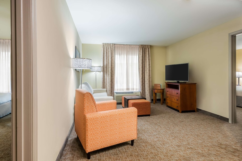Suite, Multiple Beds, Accessible, Bathtub (Mobility & Hearing) photo 1