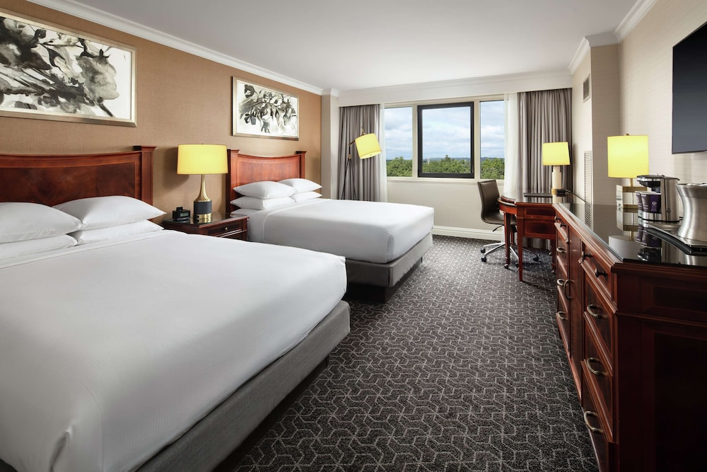 Executive Room, 2 Queen Beds, Non Smoking, Club Lounge Access (Lounge Closed on Weekends) - Photo 1
