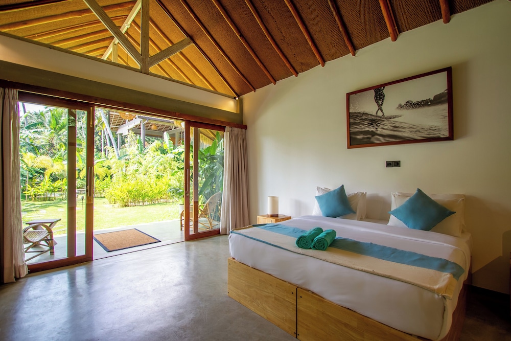 Deluxe Double or Twin Room, Pool View photo 3