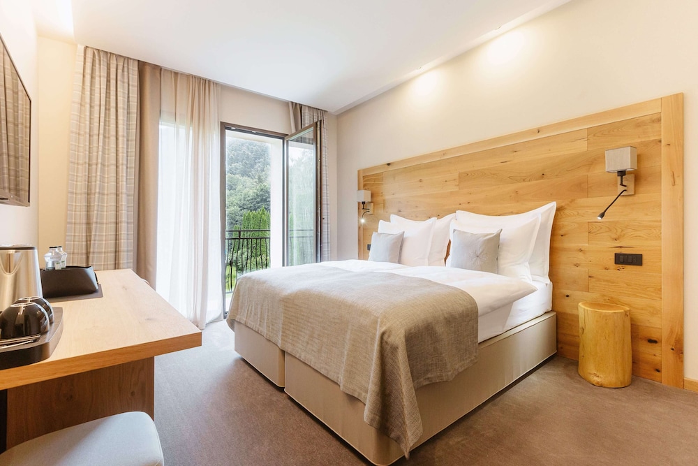 Standard Double Room, Balcony, Hill View photo 1