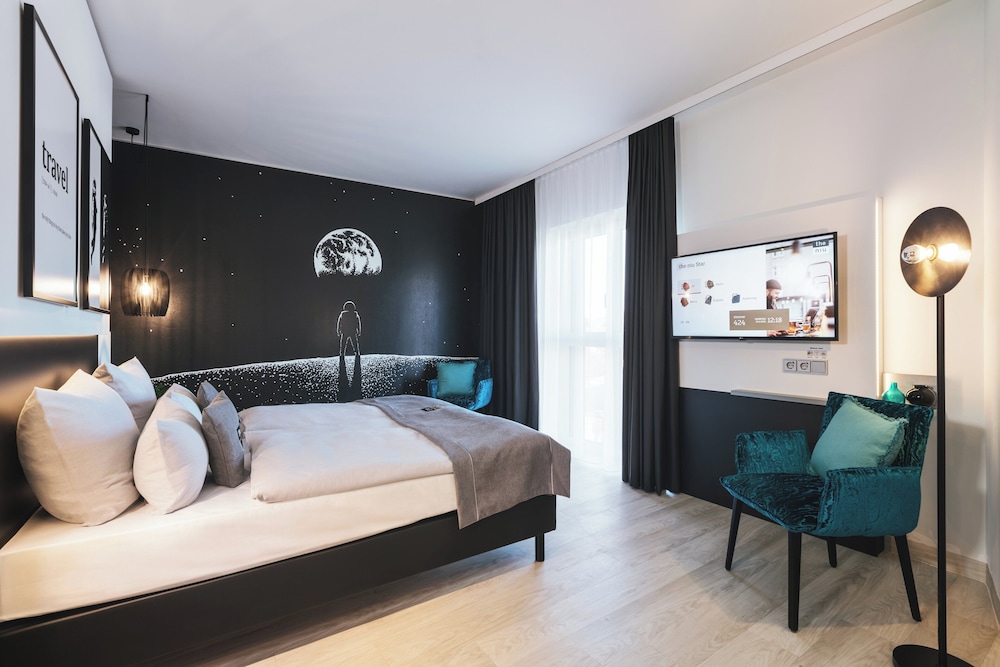 Standard Room, 1 Queen Bed - Photo 1