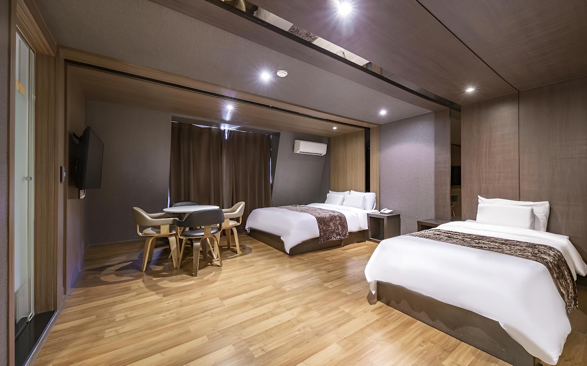 Room (V-VIP *City View* - Wando Tower Night) - Photo 2