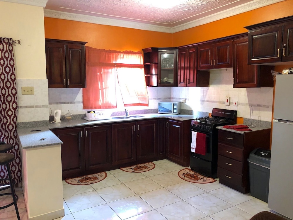 Comfort Condo, 1 Queen Bed, Kitchen photo 2