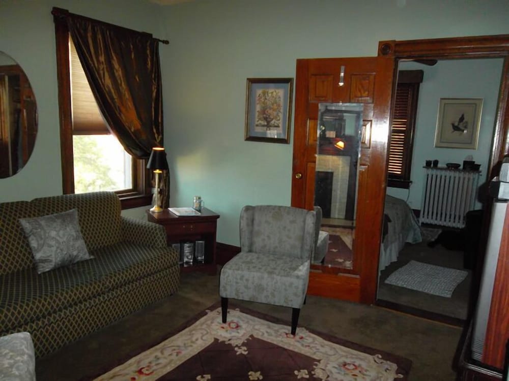 Main Street Suite photo 2