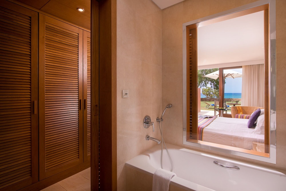 Superior Bungalow, Sea View photo 2