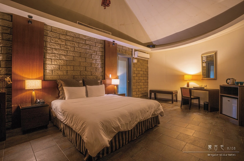 Gallery Double Room, 1 Bedroom, Jetted Tub
