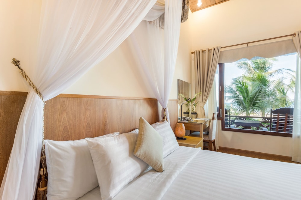 Deluxe Bungalow, Beachfront photo 3