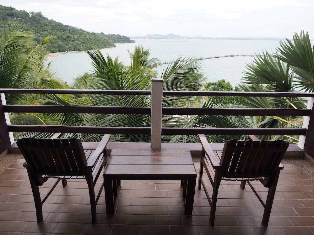 Deluxe Seaview - Photo 9