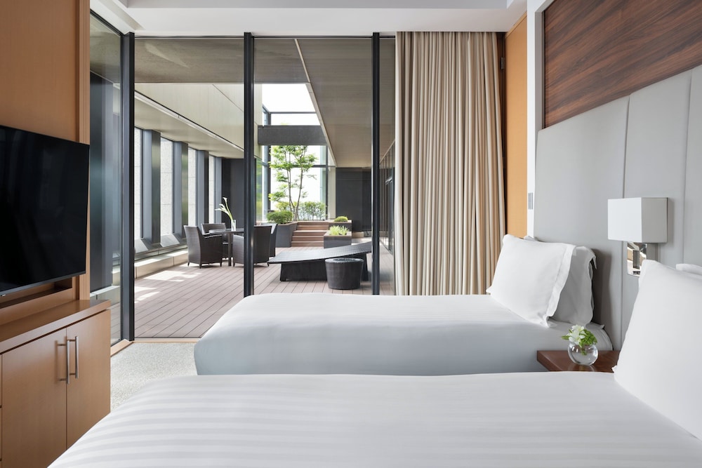 Room, 2 Bedrooms (Residence, Top Floor) thumbnail 6