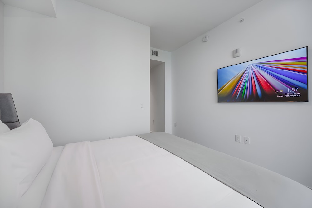 Luxury Condo photo 2
