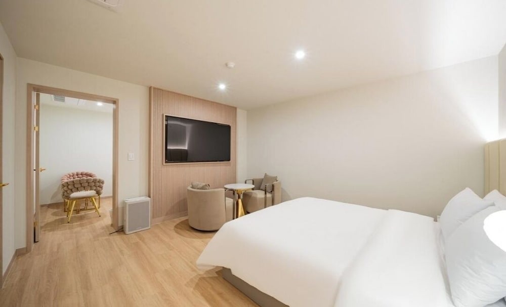 Basic Double Room photo 3