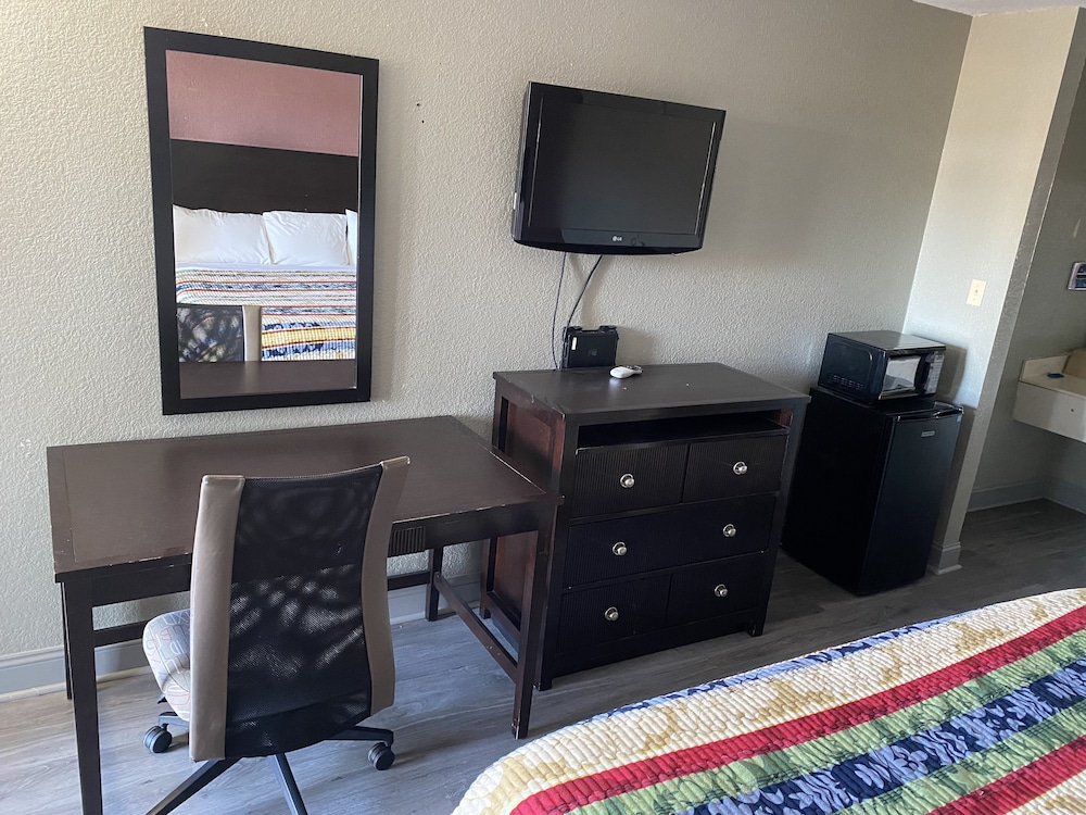 Standard Single Room, 1 King Bed, Non Smoking - Photo 2